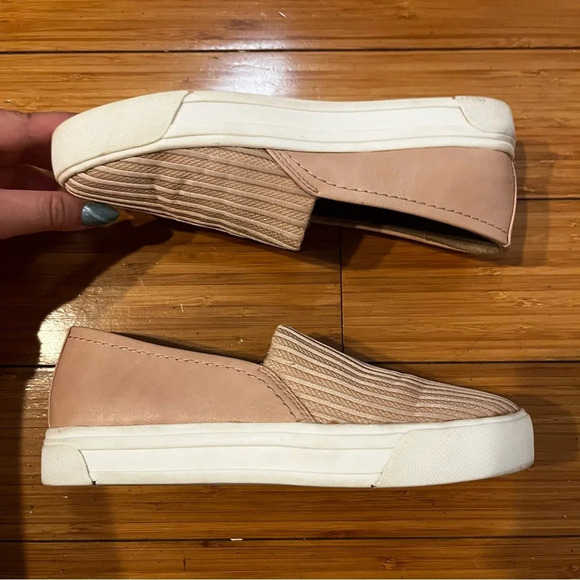 NATURALIZER Brogan Light Pink Casual Slip On Sneaker - Picture 4 of 9